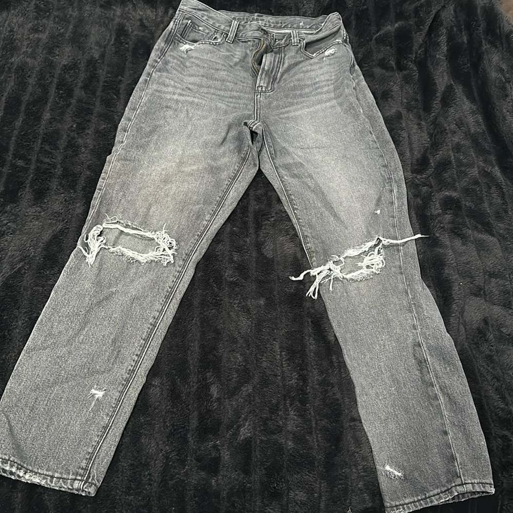 American eagle high rise mom Jean.